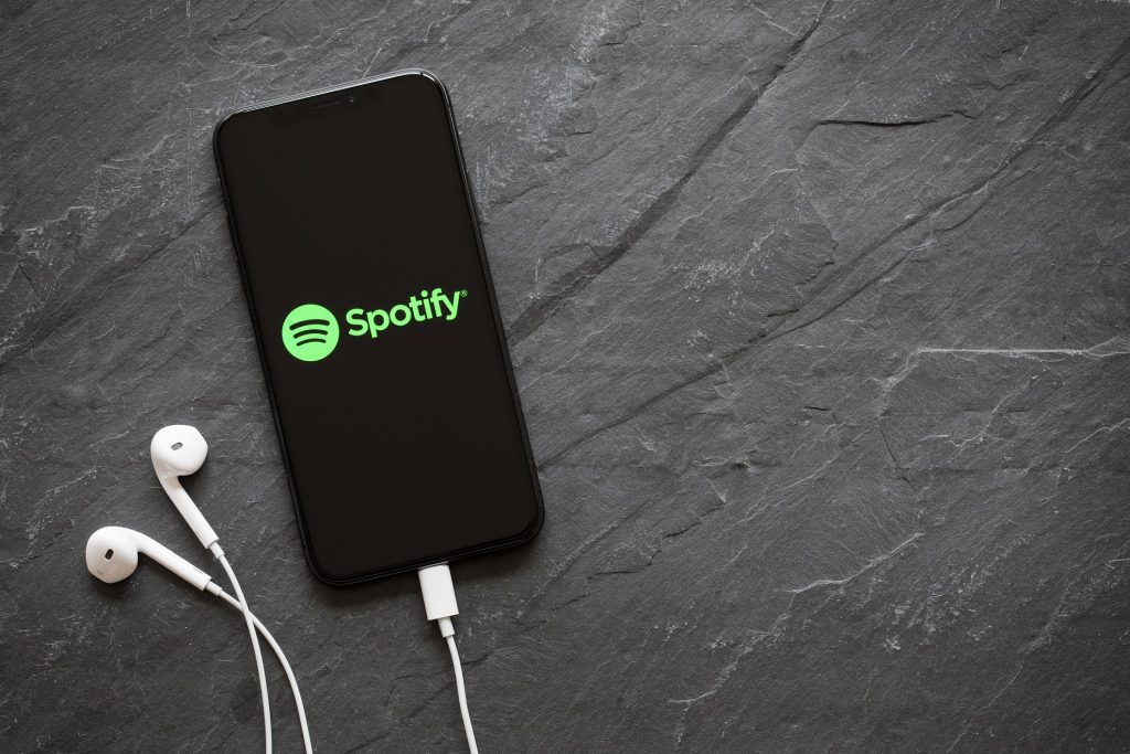 Spotify cortará 6% dos funcionários; presidente fala em "decisão difícil"