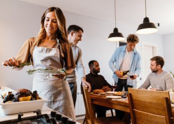 Com o aumento do custo de vida, consumidores repensam hábitos para reduzir despesas