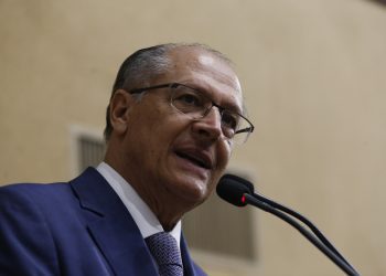 Alckmin: tarifa de Trump sobre o aço prejudica o mundo todo, não só o Brasil