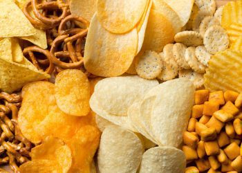 Mesmo preocupados com inflação, brasileiros incluem snacks no orçamento