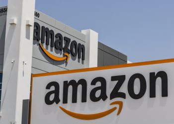 Incertezas fazem Amazon rever estrutura, fechar lojas físicas e demitir em massa