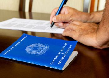 Taxa média de desemprego de 9,3% em 2022 é a menor desde 2015
