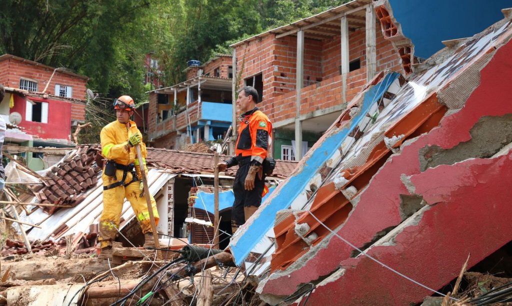 Empresas e entidades se mobilizam para apoiar população do litoral norte de São Paulo