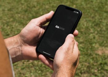 Solução digital oferece jornada objetiva e segura para clientes C6 Bank negociarem condições para regularizar pagamentos atrasados