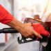 Preço médio da gasolina nas bombas cai novamente