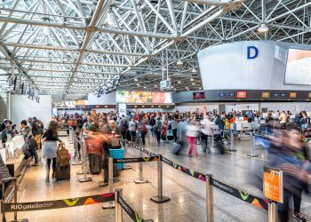 Demanda global de passageiros sobe 8,6% em agosto na comparação anual, revela Iata