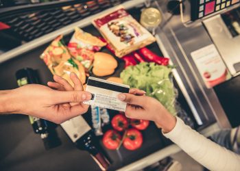 Cartão de loja faz lares aumentarem 20% seus gastos no supermercado