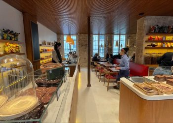 Dengo inicia expansão para o exterior e abre loja em Paris Marca de chocolate de impacto social, Dengo abre loja em Paris