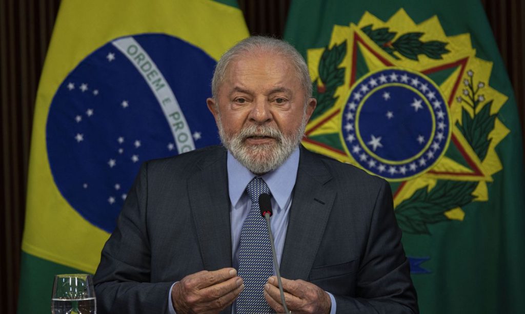 Lula sinaliza que sancionará taxação de compras internacionais por unidade com Congresso