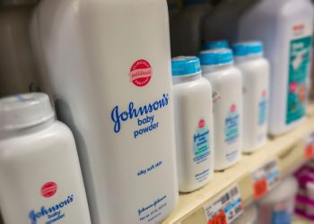 Johnson&Johnson deve US$ 40 Mi a 2 pacientes com câncer que usaram talco