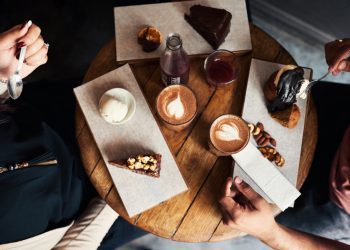 Brasileiro toma de 2 a 3 doses de café por dia e gasta R$ 27,99 em cada ida às cafeterias