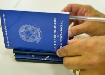 Brasil cria 255,3 mil postos de trabalho em fevereiro