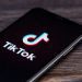 UE aponta que TikTok viola lei digital do bloco com "design viciante" em aplicativo
