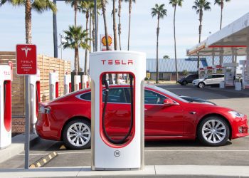 Elon Musk sugere lançamento dois novos modelos Tesla, mas alerta para ano desafiador