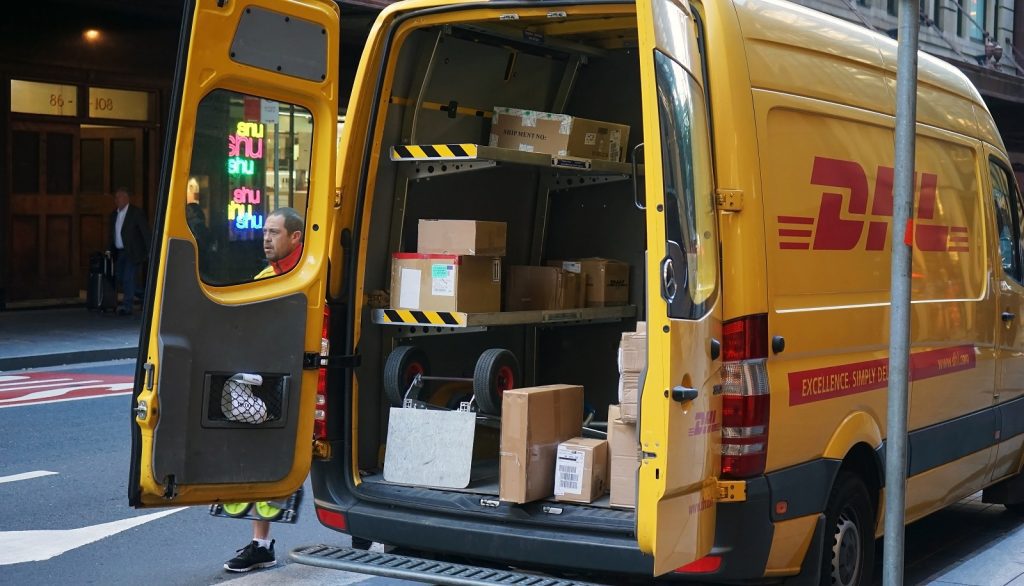 DHL fecha parceria com DayCâmbio para recebimento de encomendas