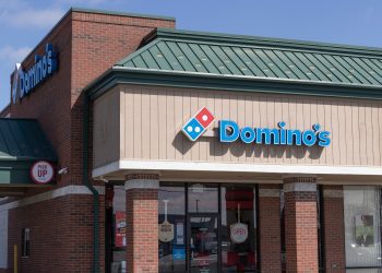 Domino's Pizza lança serviço de entrega em praias e parques