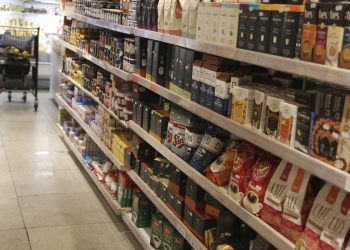 Vendas do comércio variam 0,1% em abril, segundo IBGE