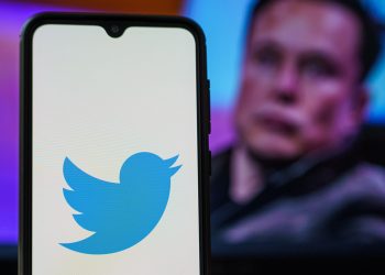 Twitter terá limite de leitura de 600 post por dia para usuários sem selo azul