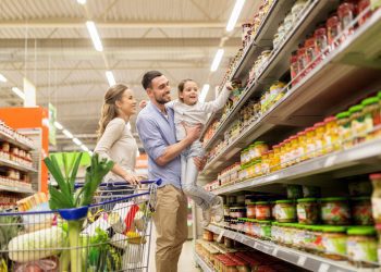 Com recuo do desemprego, consumo nos lares sobe 6,96% em junho