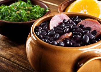 Alimentação contribui para a queda na inflação, que registra uma variação de -0,08% em junho