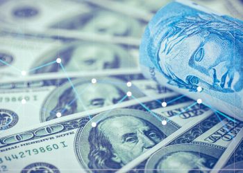 Dólar cai para R$ 4,86 após aprovação da reforma tributária