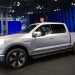 EUA: Ford reduz preço da picape elétrica F-150 Lightning em até 17% e ação cai em NY