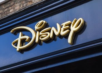 Disney estuda opções estratégicas para negócio da India, cujo lucro deverá cair 50%