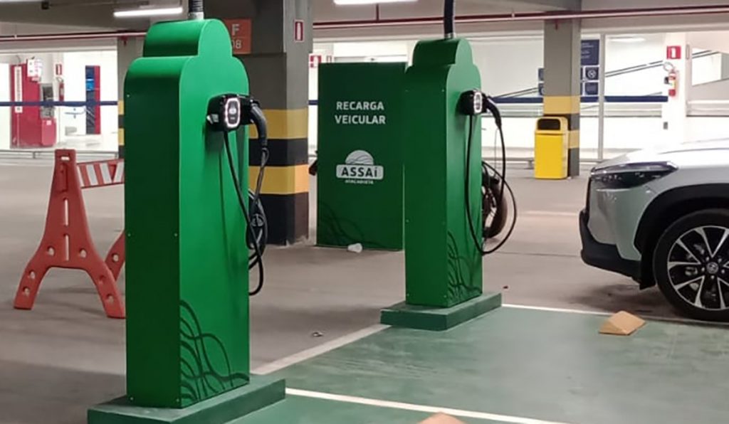 Assaí Atacadista de Belo Horizonte oferece serviço de recarregamento de carros elétricos