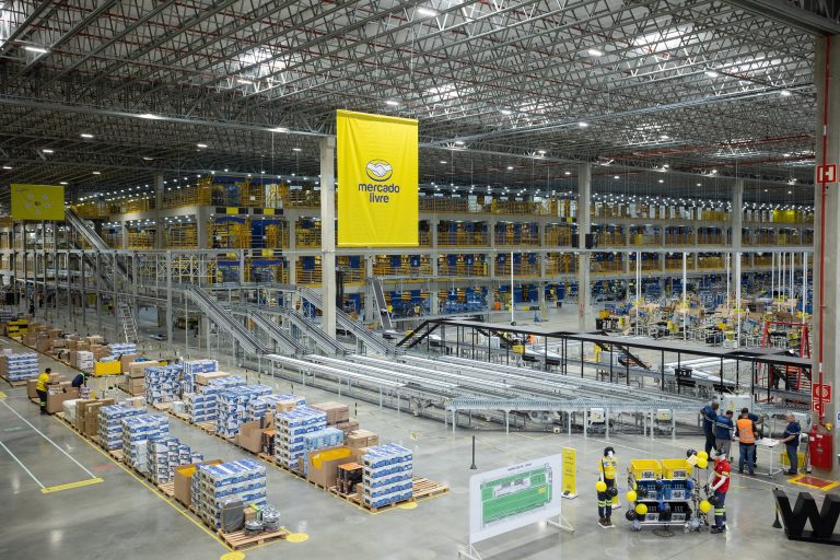 Mercado Livre cria 28,2 mil vagas em logística no Brasil em 2026
