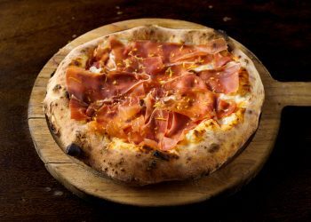 La Braciera conquista clientes com pizza napolitana e ingredientes premium