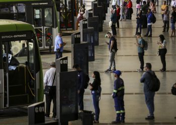Setor de serviços cresce 0,5% em julho e acumula alta de 6% em 12 meses