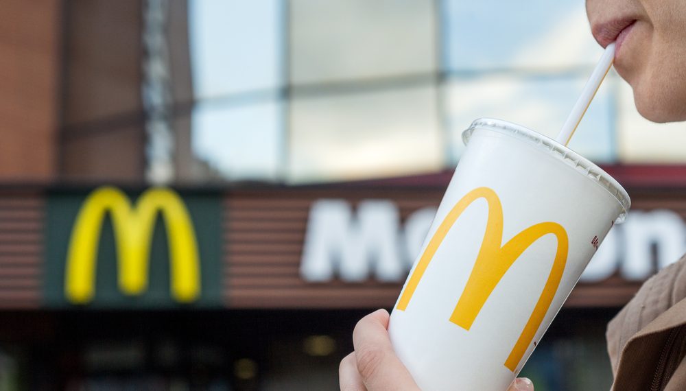 McDonald's supera em vendas de mesma loja no 4º tri e quer abrir 2,2 mil restaurantes em 2025