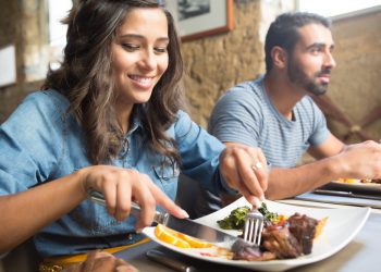 Trabalhador brasileiro gasta, em média, R$ 46,60 para almoçar fora de casa