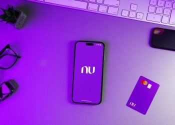Nubank avança nos EUA com aprovação condicional para criar banco nacional