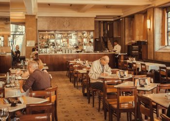 Número de bares e restaurantes com prejuízo em agosto aumenta 5%