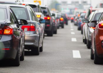 O feriado prolongado de 12 de outubro teve menos carros nas rodovias do Estado de São Paulo, segundo dados levantados pelo Sem Parar.
