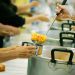 Instituto Açaí lança projeto de apoio a cozinhas solidárias que entregam refeições gratuitas
