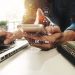 Estudo aponta que 83% dos consumidores vão fazer compras de Natal pelo smartphone