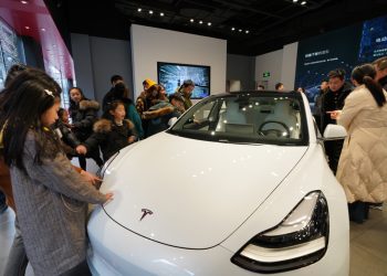 Vendas da Tesla aumentam na China, à medida que empresa aumenta preços, mas oferece descontos