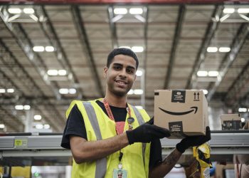 Amazon planeja zerar emissão de carbono até 2040, 10 anos antes do Acordo de Paris.