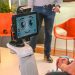 Robô "trabalha" como assistente de compras no Supermarket Blue do Rio de Janeiro