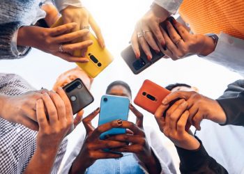 Número de celulares conectados à internet deve subir de 4,7 bi para 5,5 bi até 2030