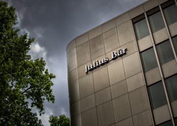 CEO do Julius Baer renuncia após banco deixar negócio com crédito privado