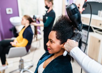Instituto Embelleze lança campanha de suporte a mulheres em situação de vulnerabilidade
