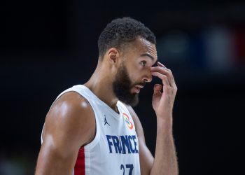 NBA multa jogador em US$ 100 mil por acusar juízes de manipulação de apostas
