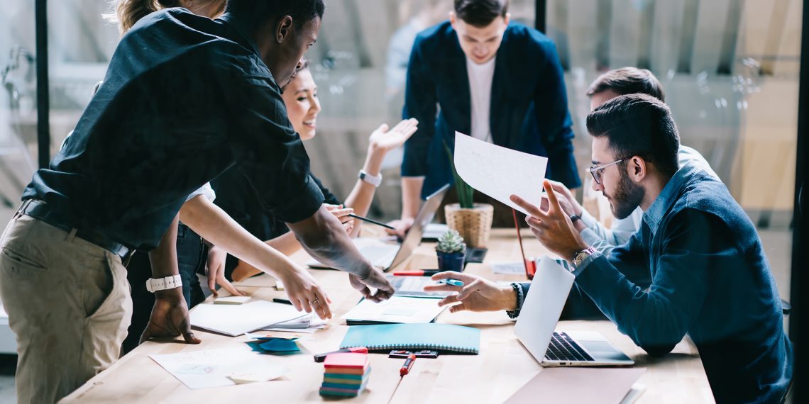Como funciona a aprendizagem por comunidade no ambiente corporativo?