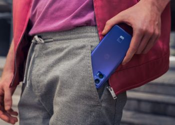 Motorola lança smartphones com calibração de cores para diferentes tons de pele