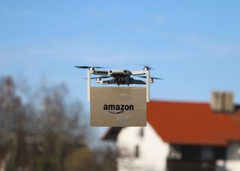 Amazon poderá operar drones para entregas nos EUA até "onde a vista não alcança"