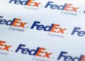 FedEx produz cobertores para doação a partir da reciclagem de tecidos