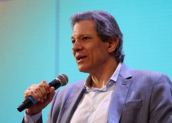 Tarifaço prejudicou mais que beneficiou população dos EUA, diz Haddad